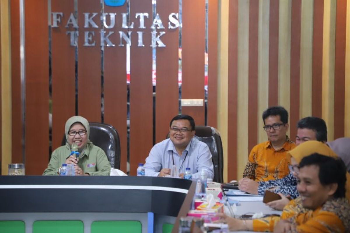 Prodi Magister Teknik Elektro Unila terima visitasi akreditasi LAM teknik