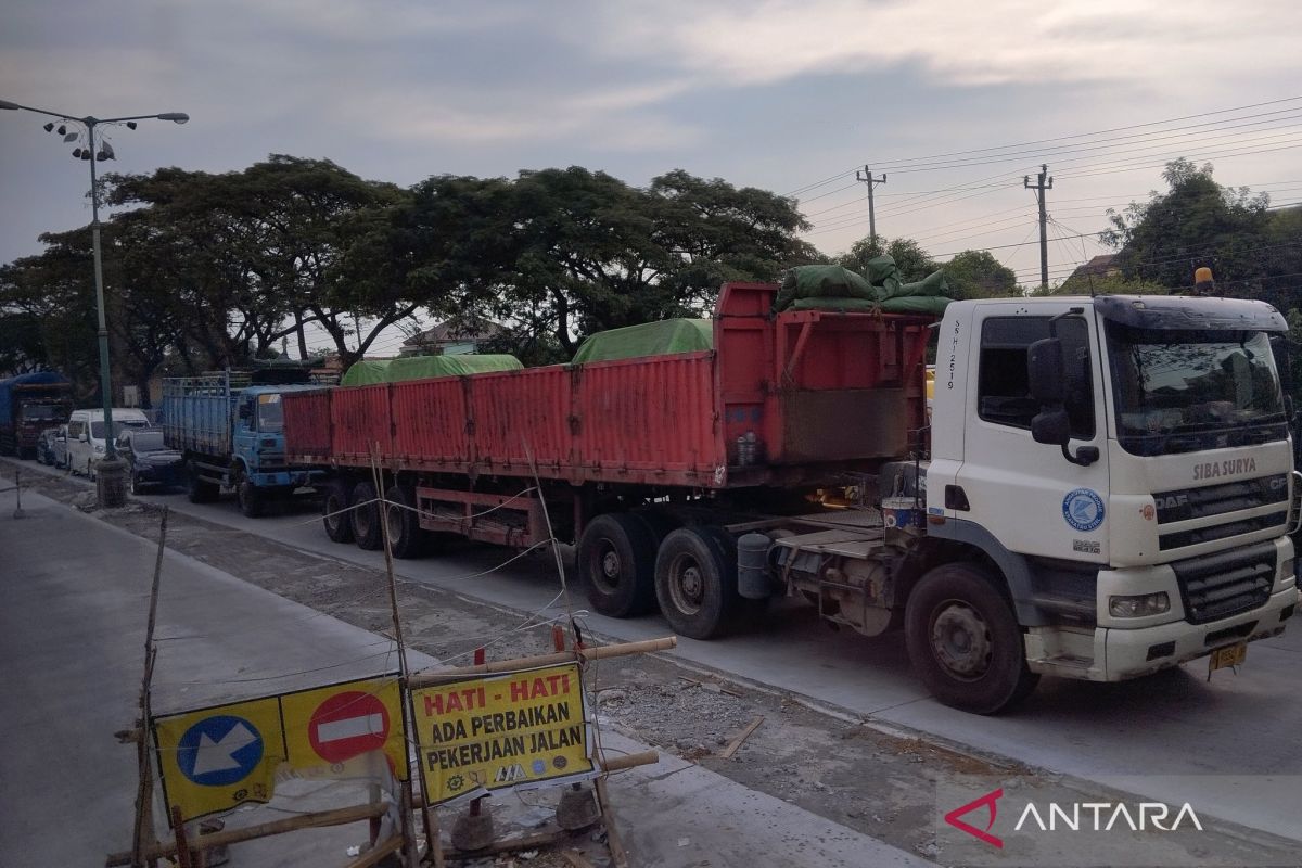 Polres Demak lakukan contraflow atasi kepadatan di jalur pantura Demak