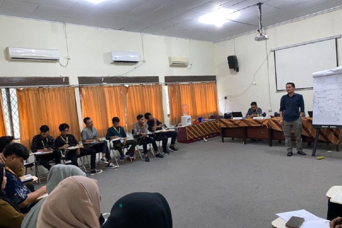 Rektor Unja beri materi di latihan Kader HMI tingkat nasional