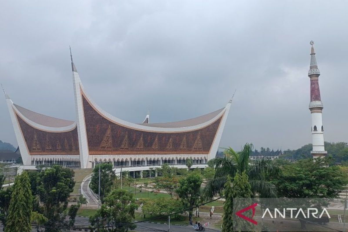 Masjid Raya Sumatera Barat diberi nama setelah 17 tahun berdiri