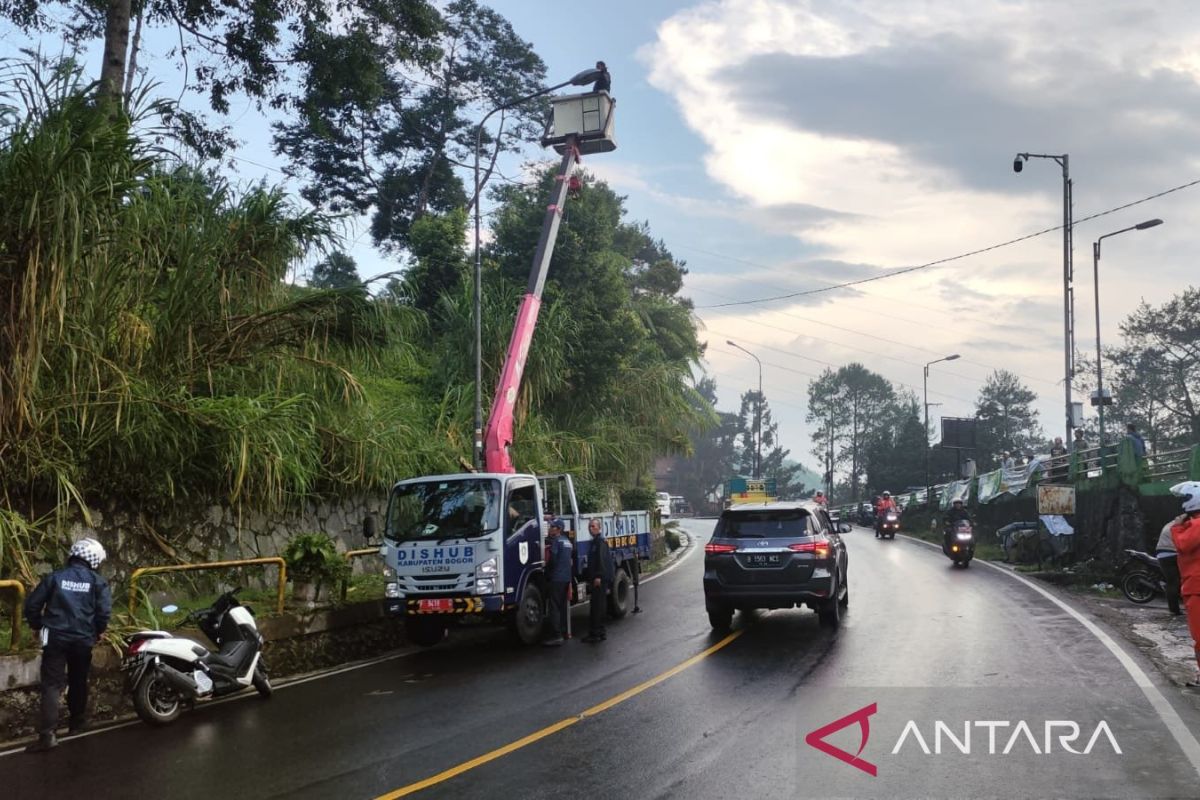 Pemkab Bogor targetkan pemasangan 341 lampu PJU di sepanjang Jalur Puncak