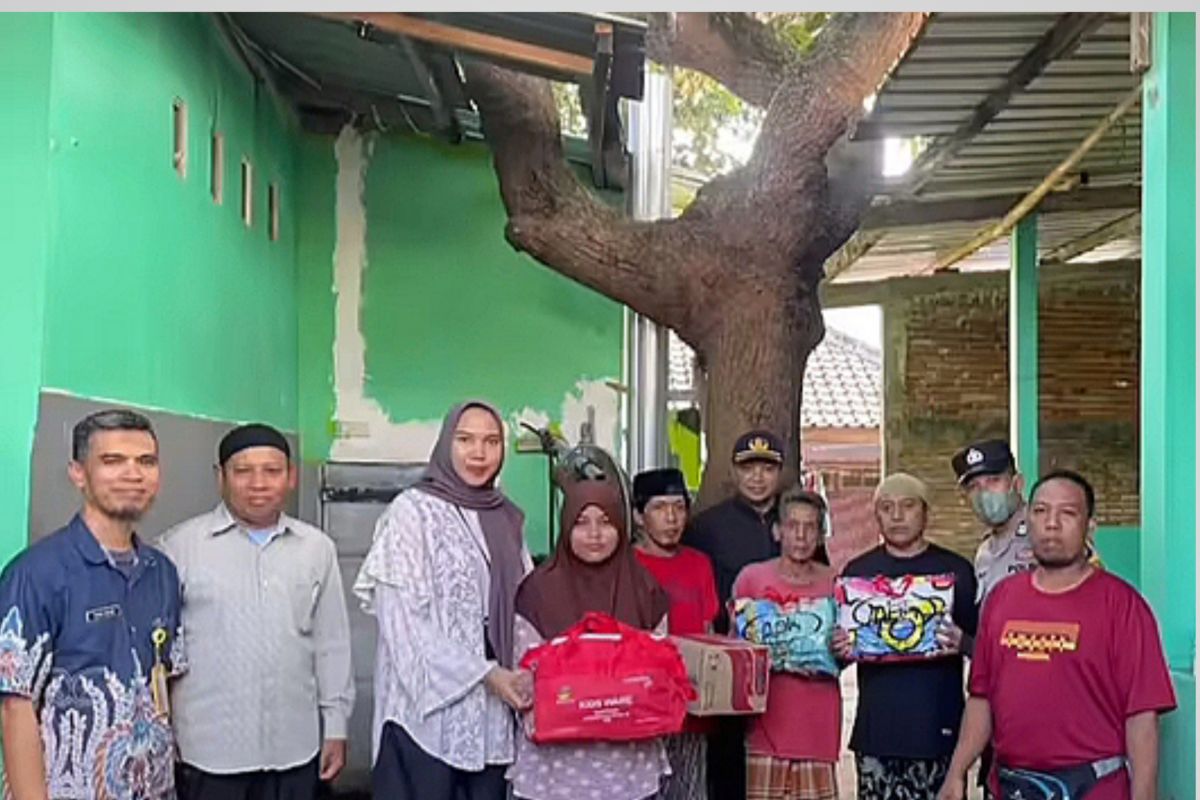 Dinas Sosial Mataram salurkan bantuan ke warga terdampak banjir