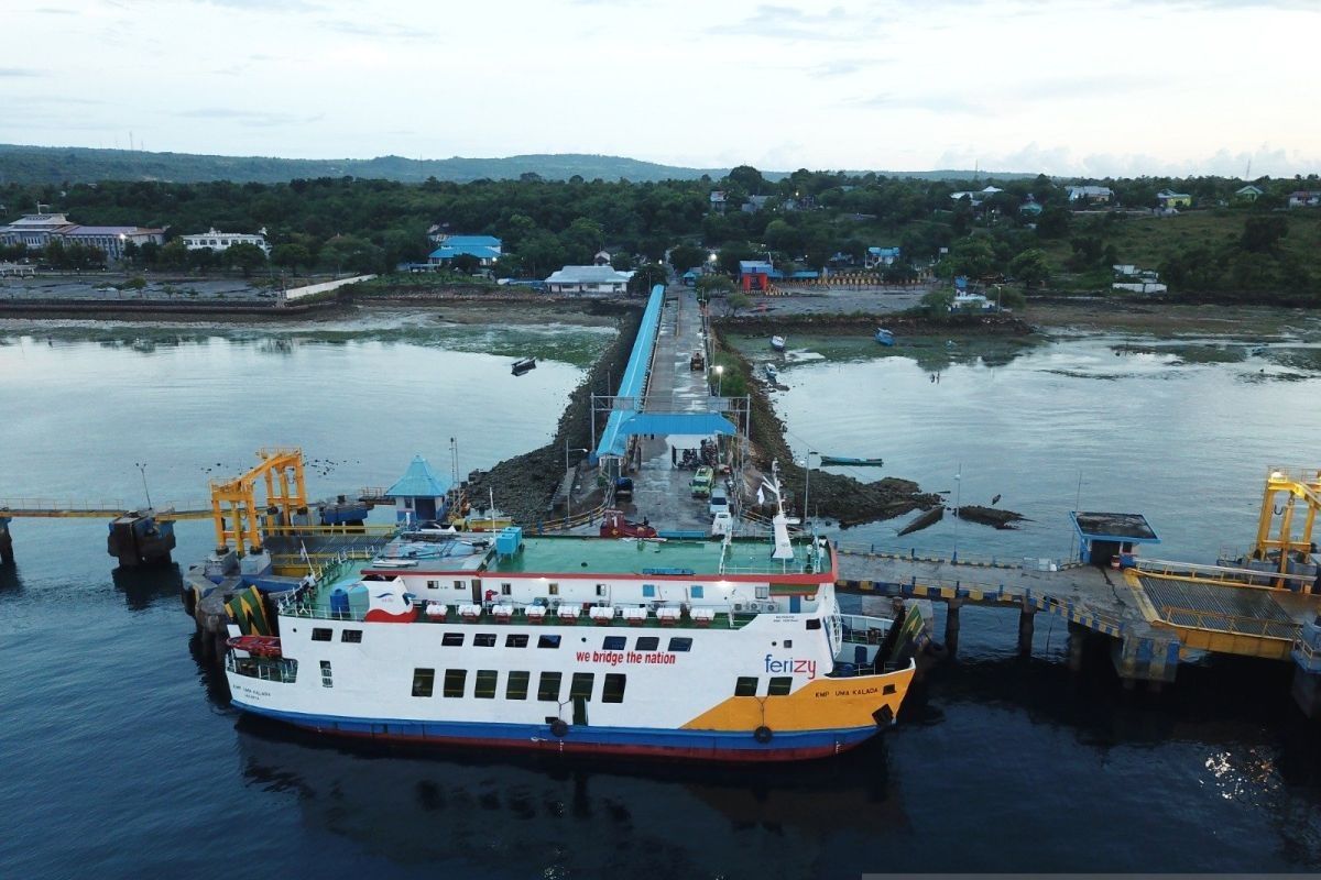 ASDP Indonesia Ferry tutup sejumlah rute penyeberangan dari Kupang karena cuaca buruk