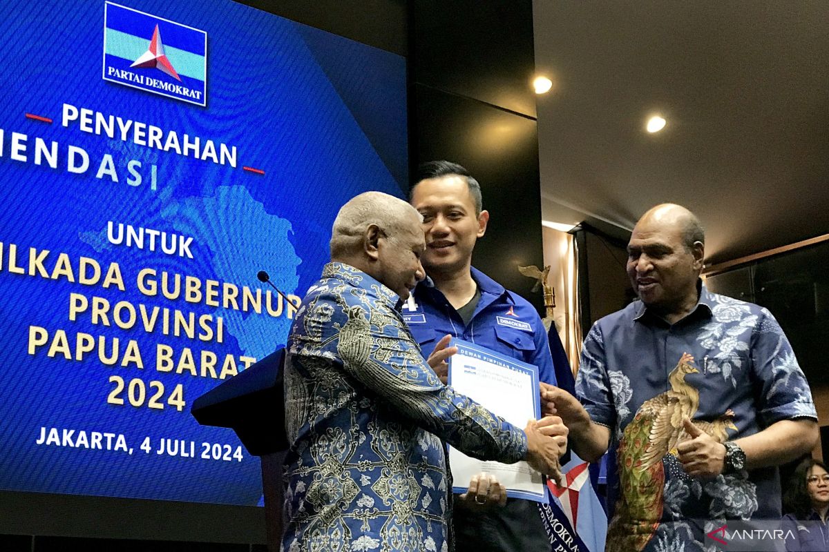 Demokrat usung Dominggus Mandacan-Mohamad Lakotani maju di Papua Barat