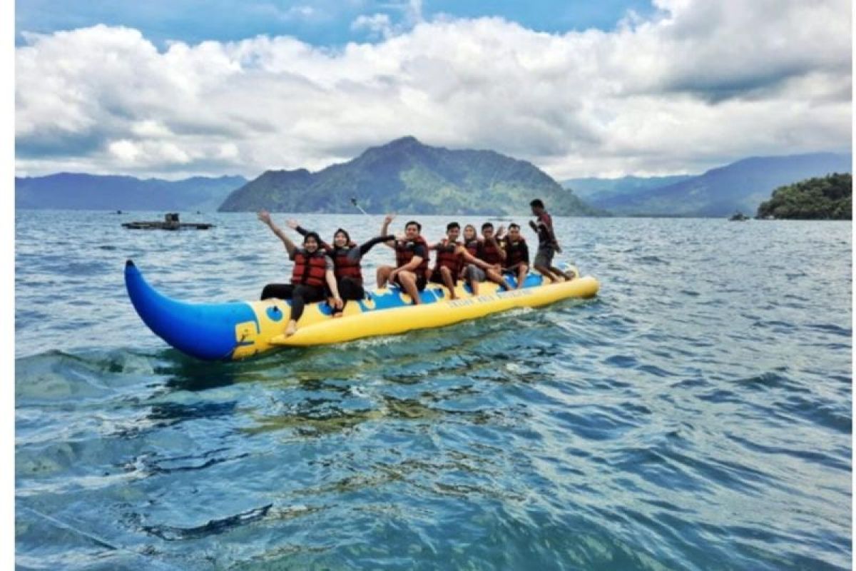Wahana wisata banana boat Pantai Pasir Putih Trenggalek dihentikan