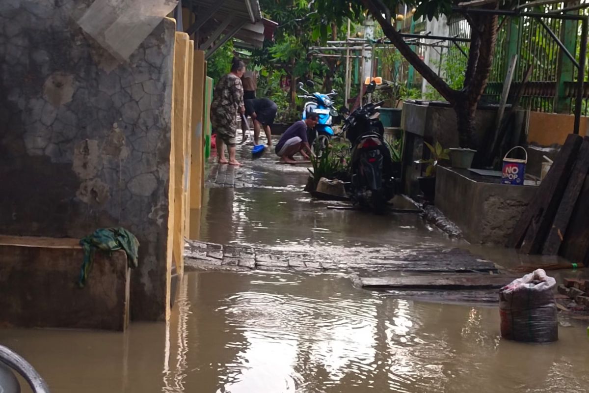 Sebagian besar warga Rangkasbitung kembali ke rumah usai banjir surut
