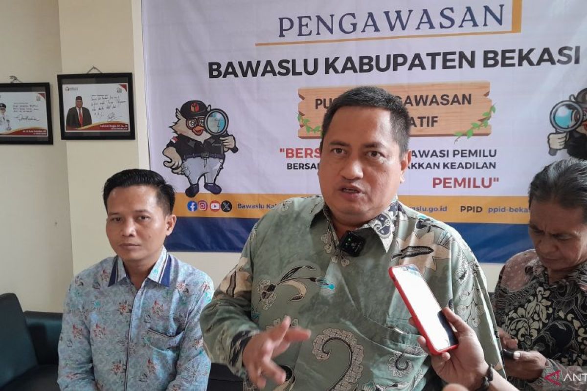 Bawaslu Jabar resmikan pojok pengawasan dan posko di Kabupaten Bekasi