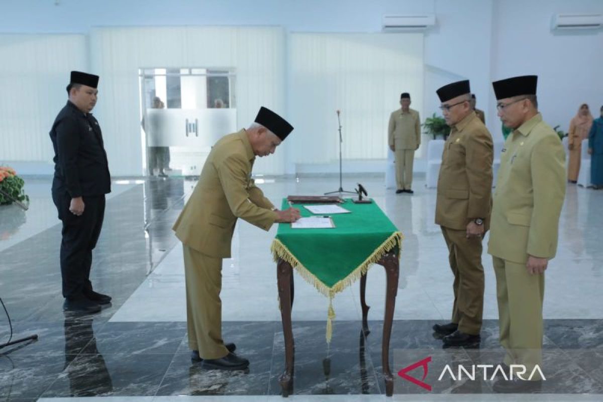 Bupati Asahan Mutasi Sekda dan 5 Kadis