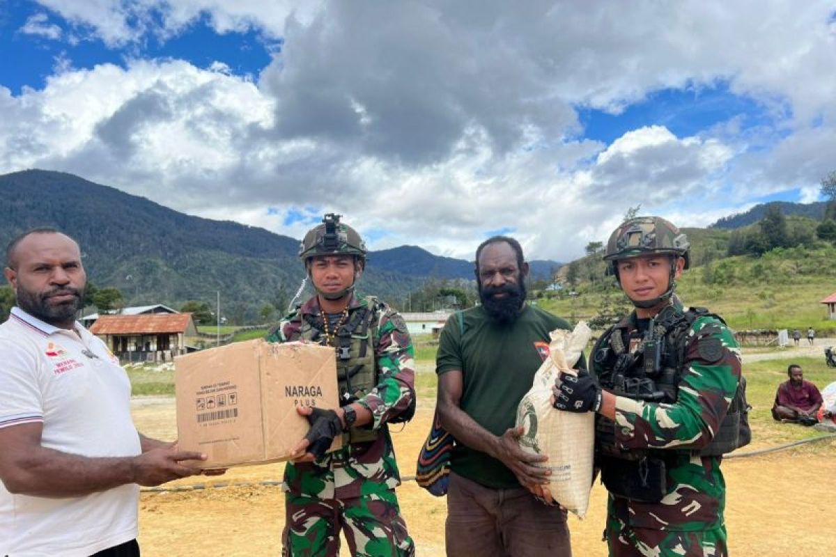 Koops TNI Habema beri bantuan bahan pokok masyarakat Gome