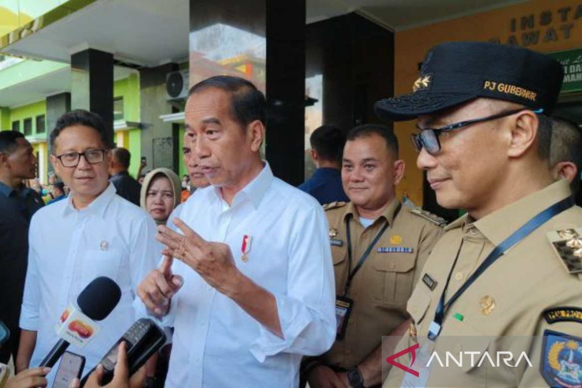 Ratusan warga padati RSUD untuk bertemu langsung Presiden Jokowi
