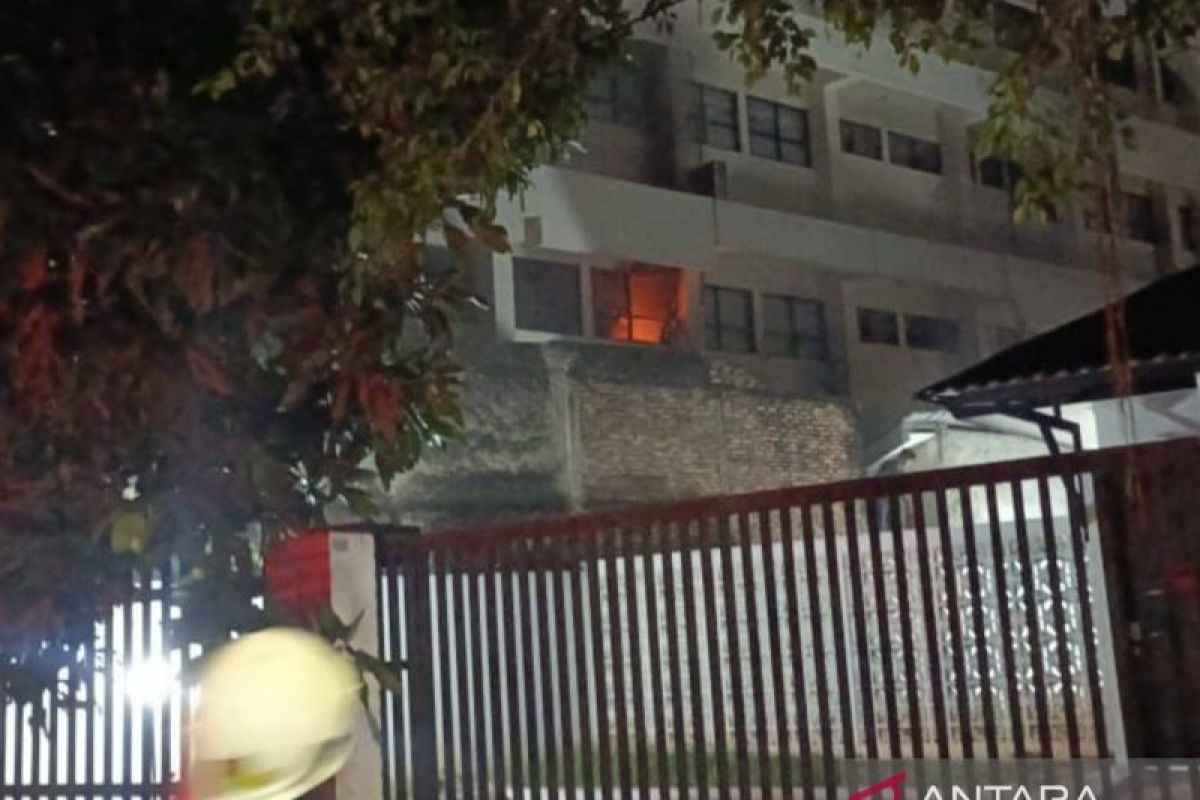 Kantor Sudin Kesehatan Jakarta Pusat terbakar