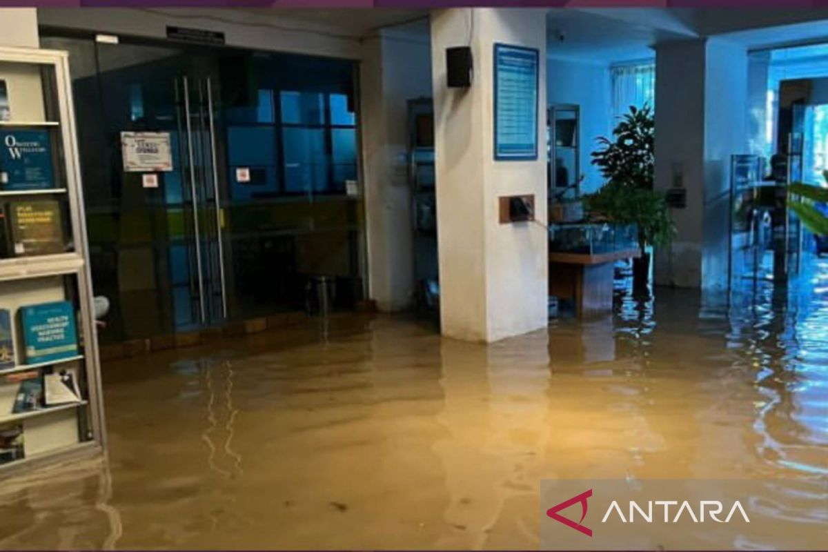 Perpustakaan Kaltim  amankan fasilitas layanan dari banjir