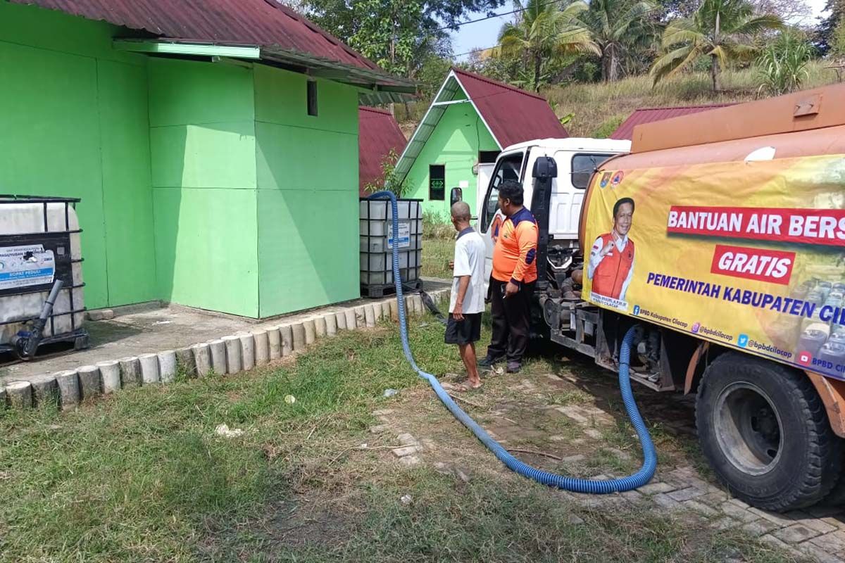 BPBD Cilacap telah salurkan bantuan air bersih sebanyak 95.000 liter