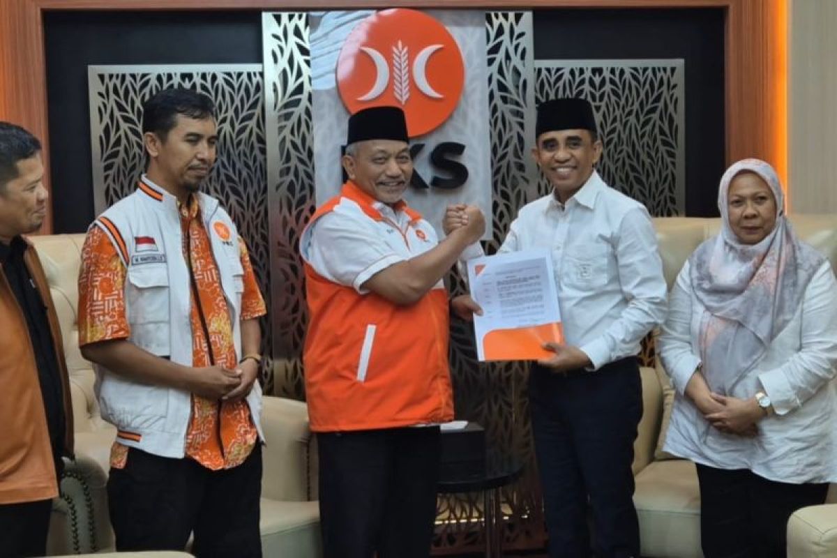 PKS berikan surat rekomendasi pasangan Anwar - Reny di Pilgub Sulteng 2024