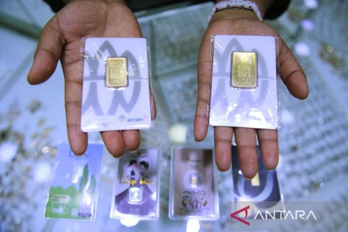 Harga emas Antam turun Rp7.000 jadi Rp1,389 juta per gram