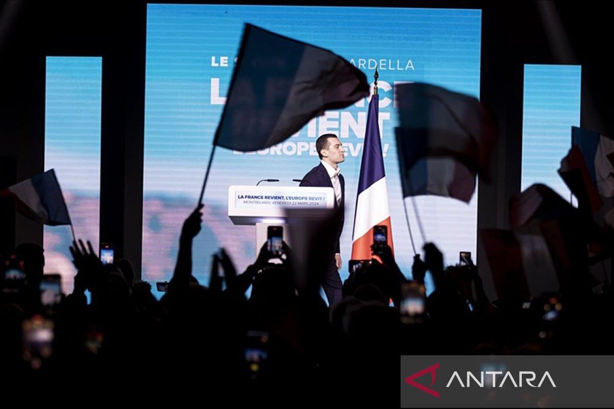 Ratusan kandidat pemilu Prancis mundur demi lawan kelompok sayap kanan