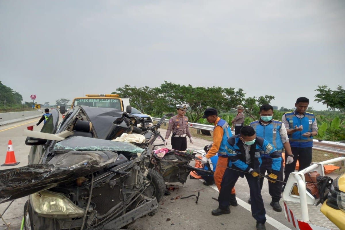Polres Batang evakuasi 3 orang meninggal di Tol Batang-Semarang