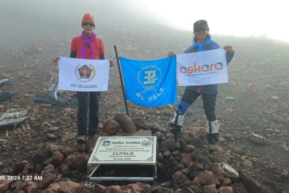 Ketua PWI Jaya sambut dua anggota usai daki Gunung Kerinci