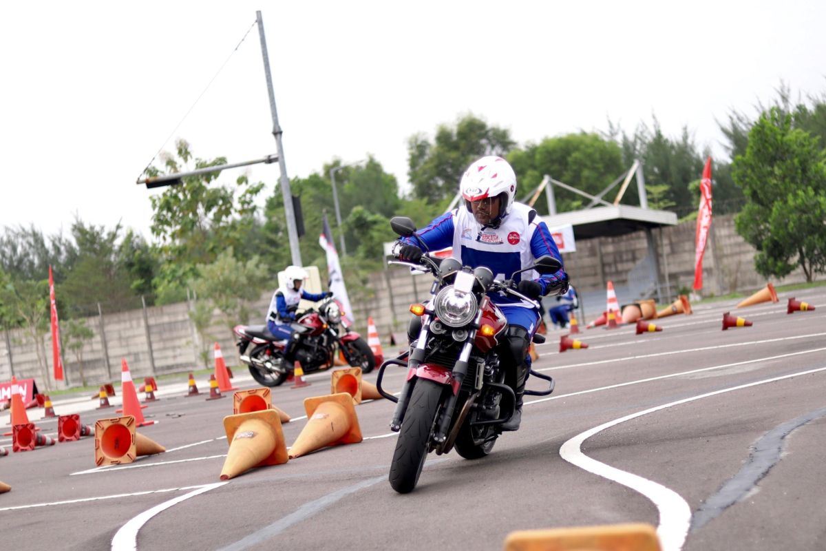 AHM kembali gelar instruktur "safety riding" Honda