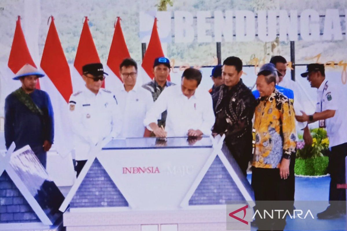 Pj Gubernur Sulsel dampingi Jokowi resmikan Bendungan Pamukkulu