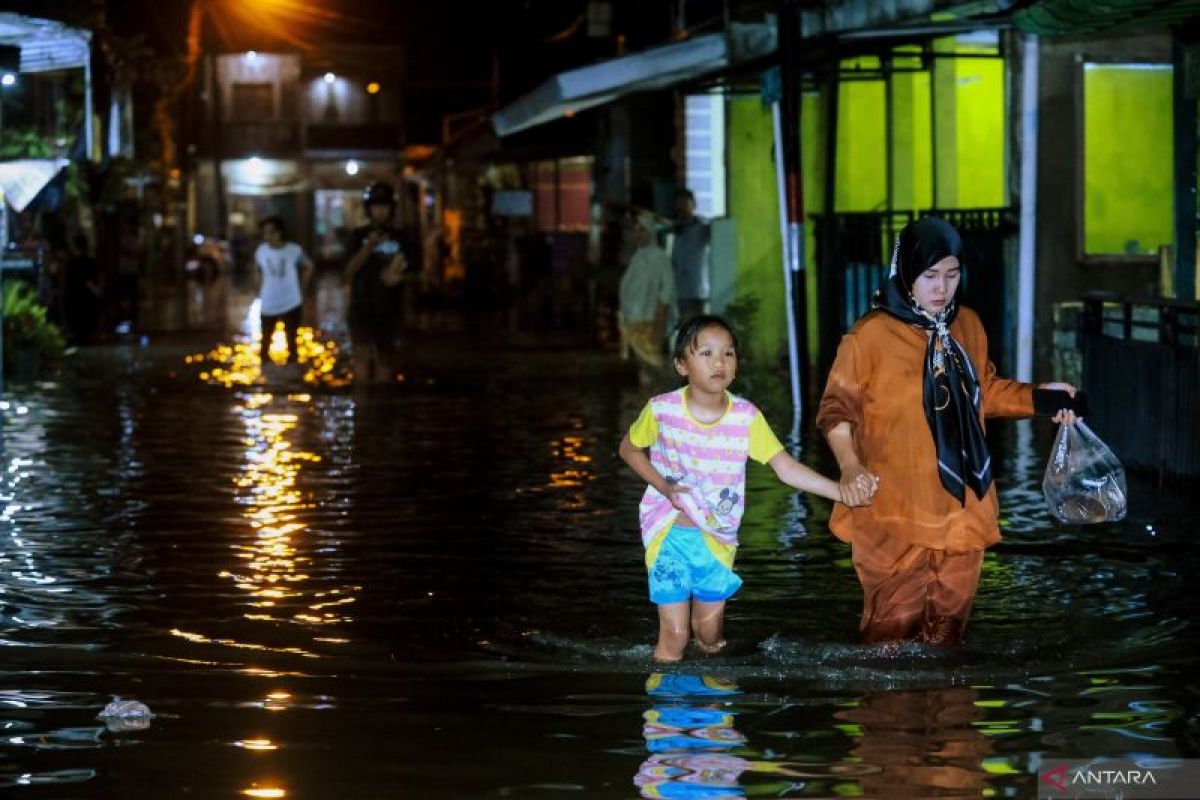 Pemkab Lebak targetkan semua warga miliki sanitasi layak.