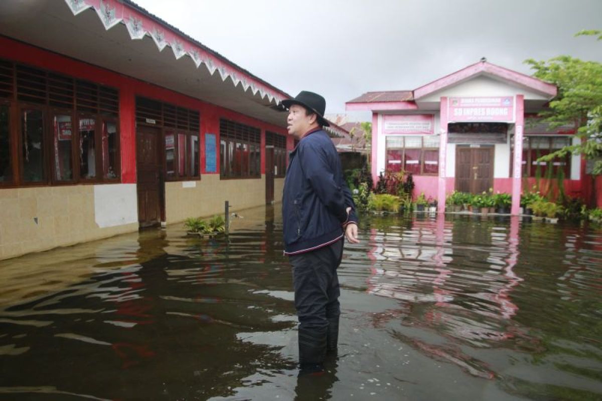 Wagub Sulut harap PLN turunkan tinggi air, pemukiman warga terendam
