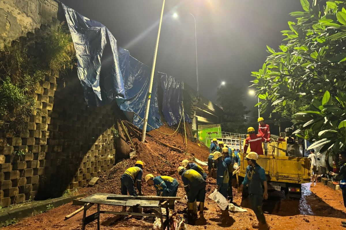 Longsor penahan tanah, Jasa Marga fokus pengamanan pengguna jalan