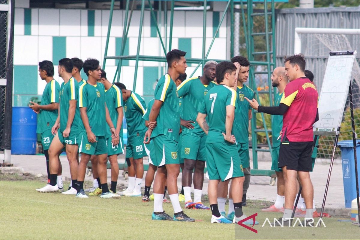 Munster: Enam pemain asing sudah cukup baik untuk Persebaya