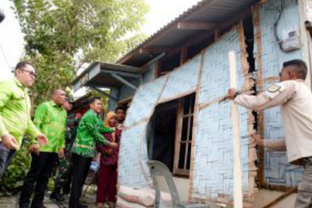 Begini pesan wakil bupati Sergai saat bedah 40 rumah warga