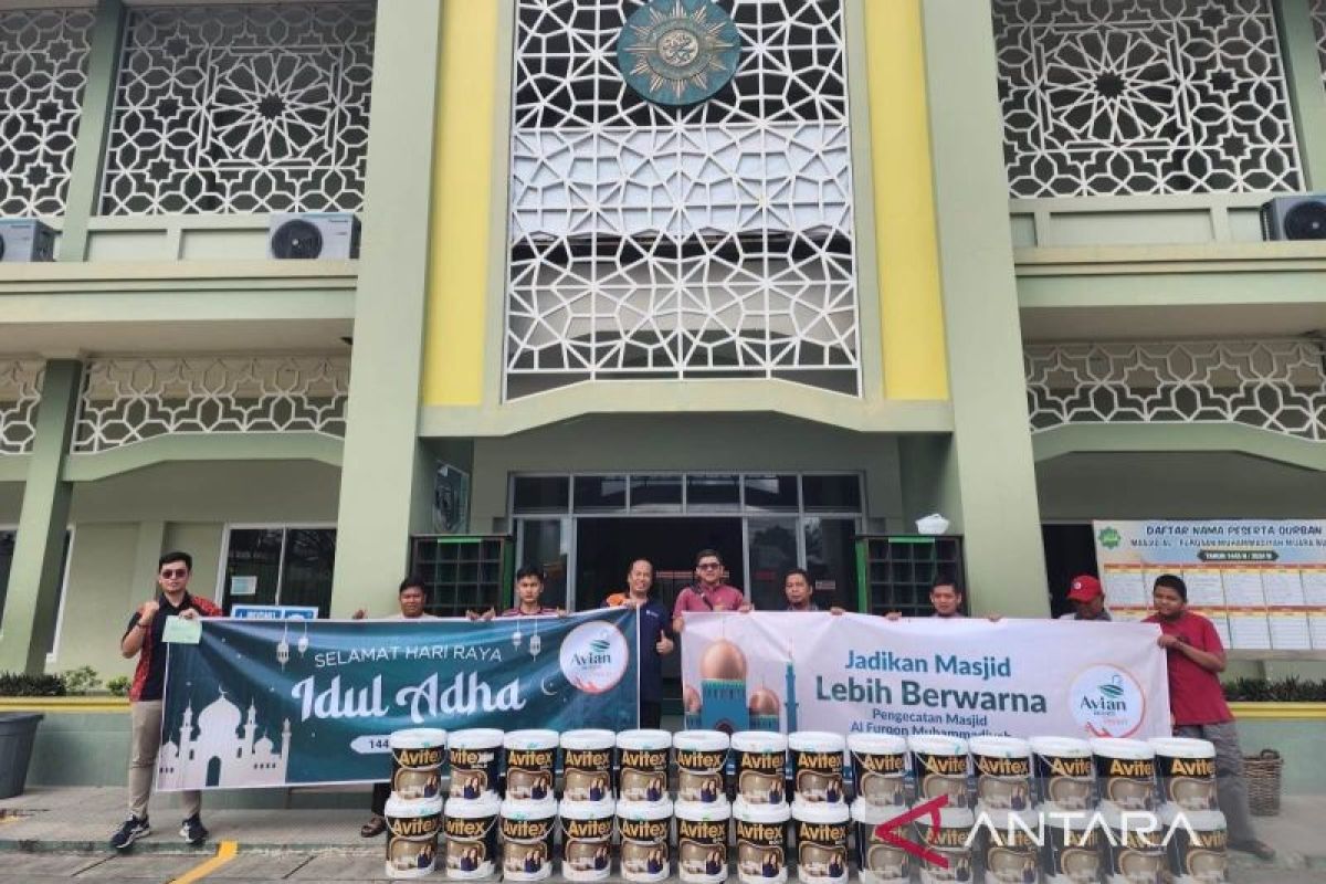 Avian distribusikan bantuan cat ke berbagai masjid