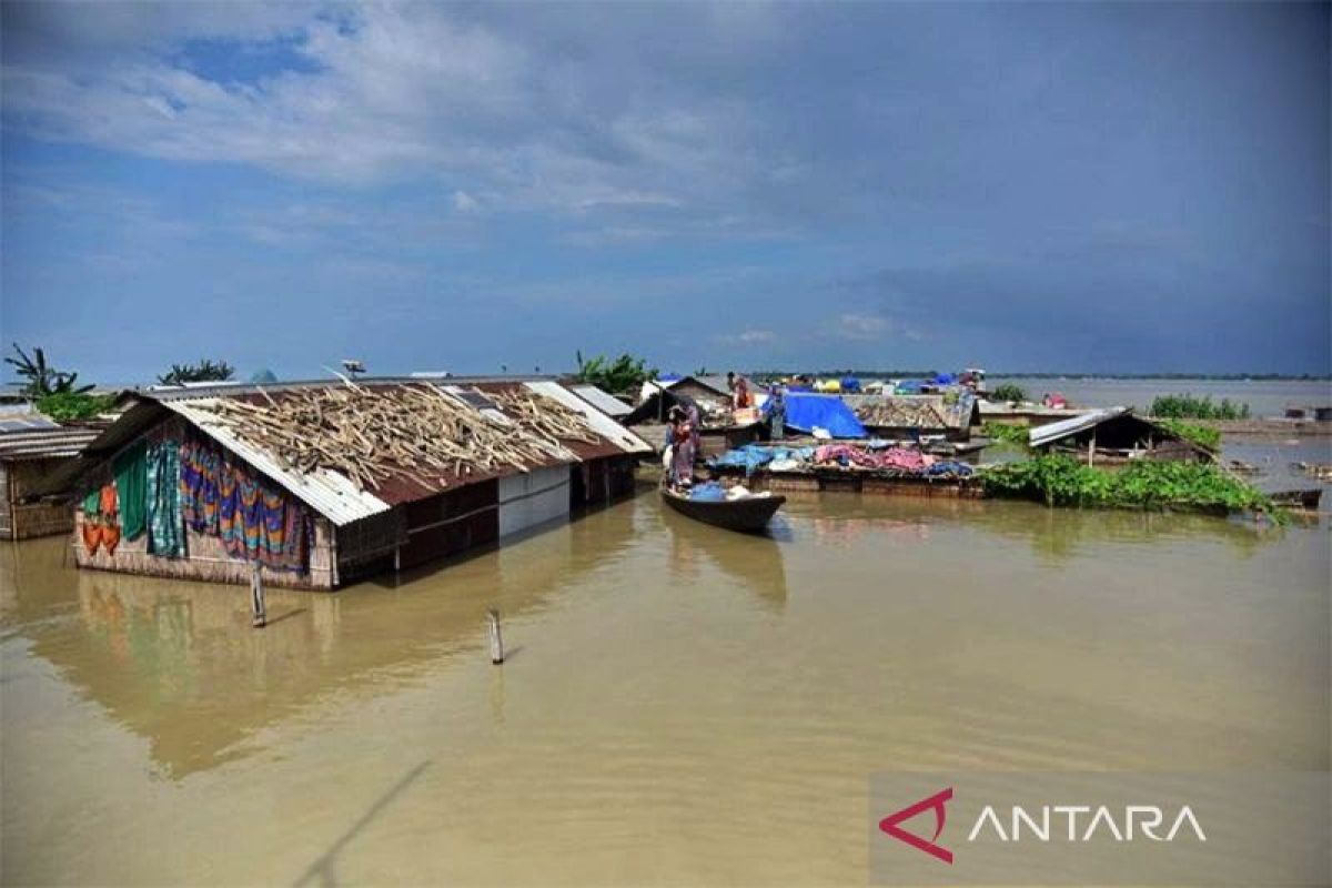 Banjir besar menerjang India, lebih dari 60 orang tewas