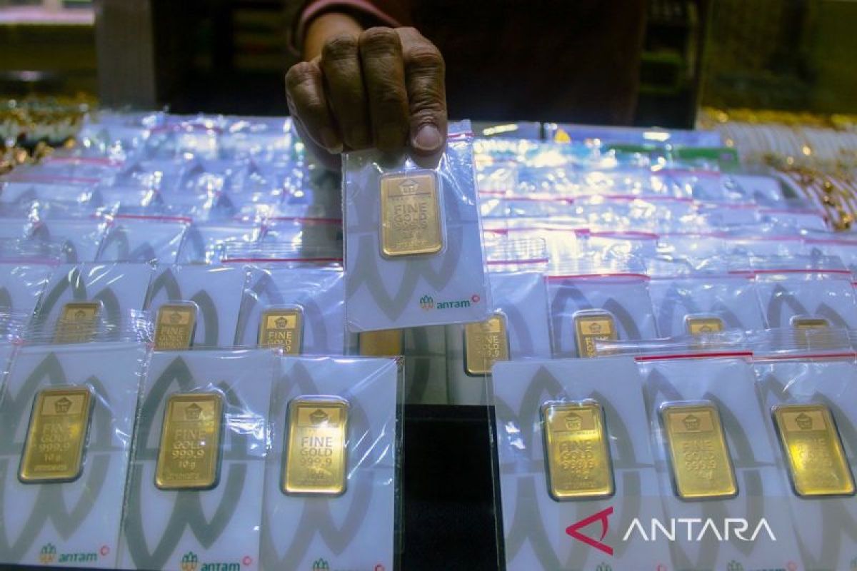 Harga emas Antam Senin turun Rp8.000, jadi Rp1,420 juta per gram