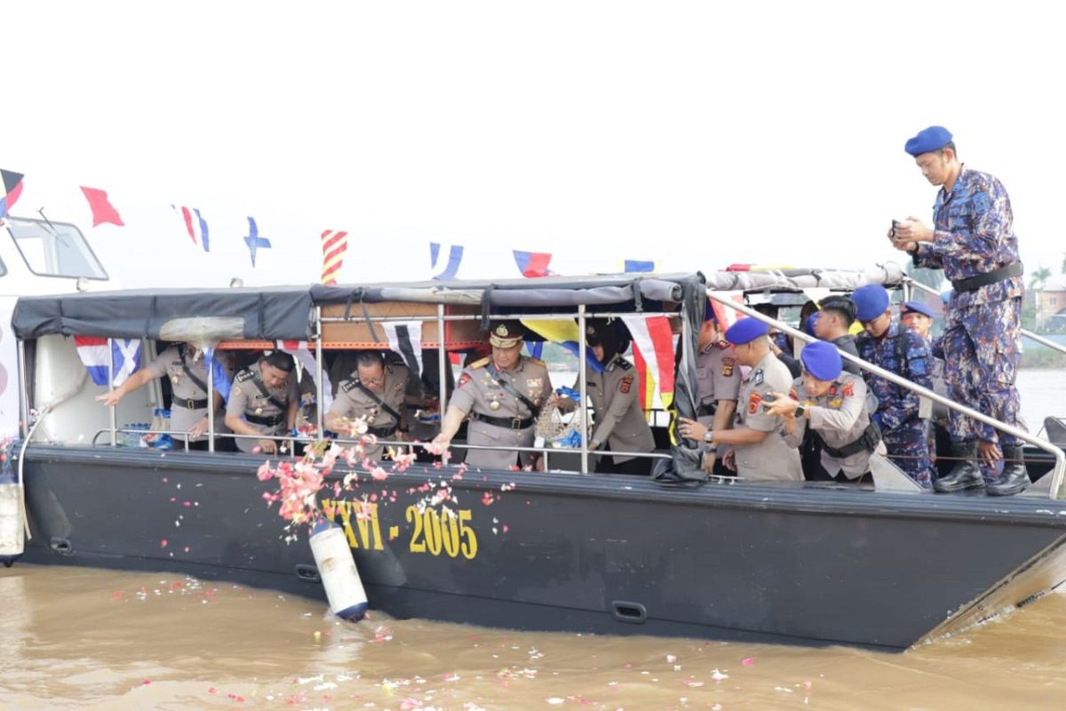 Polda Jambi tabur bunga peringatan Hari Bhayangkara ke-78