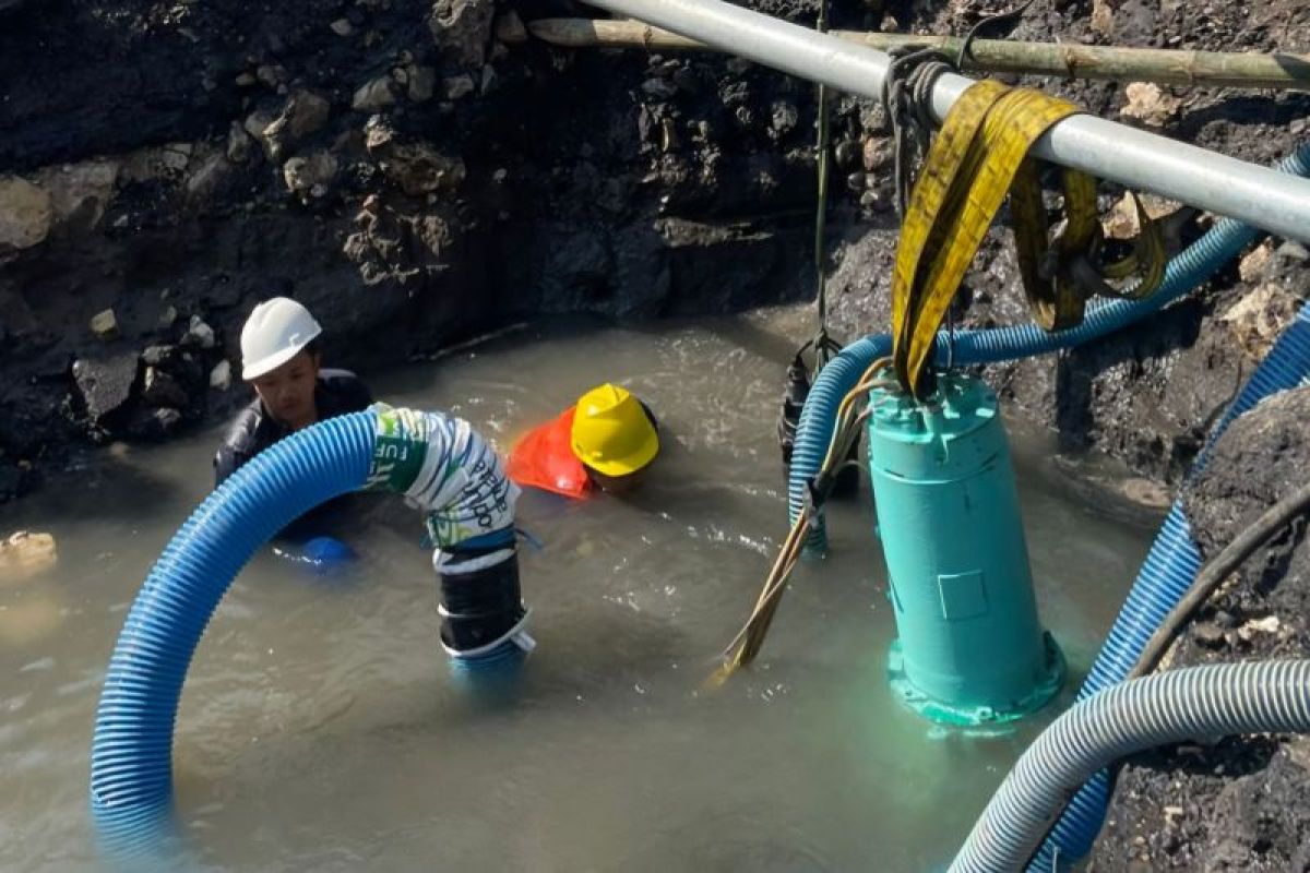 PDAM Surabaya tangani kebocoran pipa air di proyek 