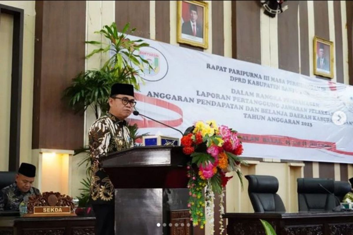 Pj Bupati Banyuasin bacakan Raperda pada paripurna DPRD