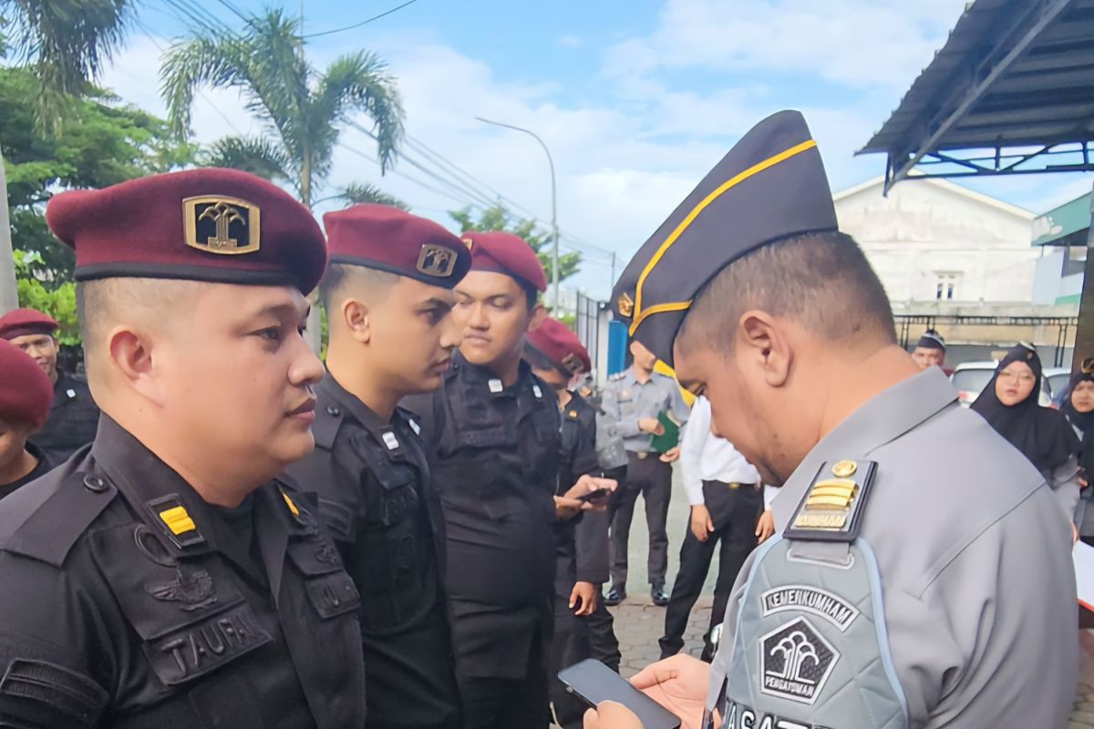 Rutan Pontianak razia ponsel untuk berantas judi online