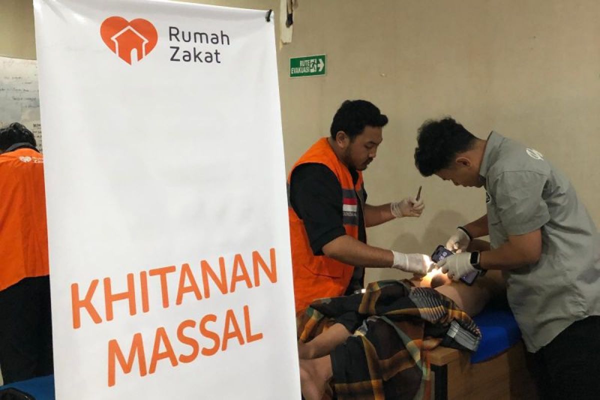 46 anak ikut khitanan massal di Rumah Zakat Sulsel