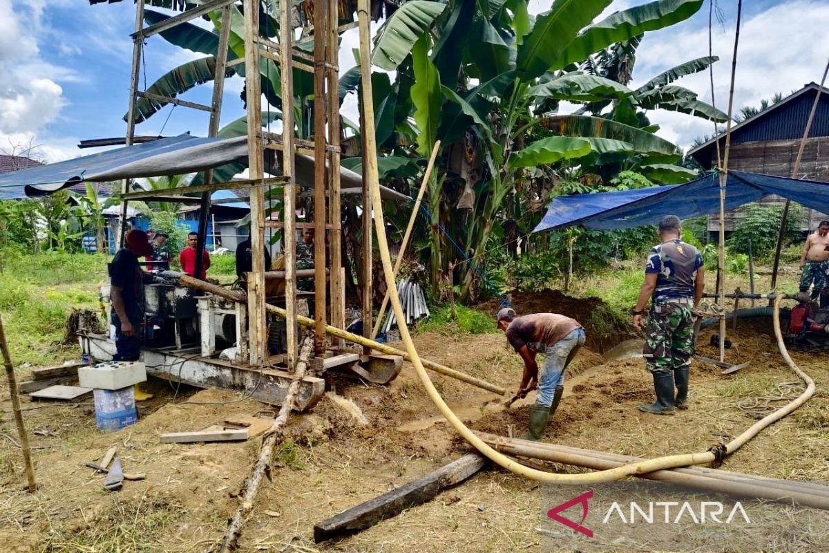 Kodim HSU bangun sumur bor bagi warga bantuan dari Presiden Jokowi