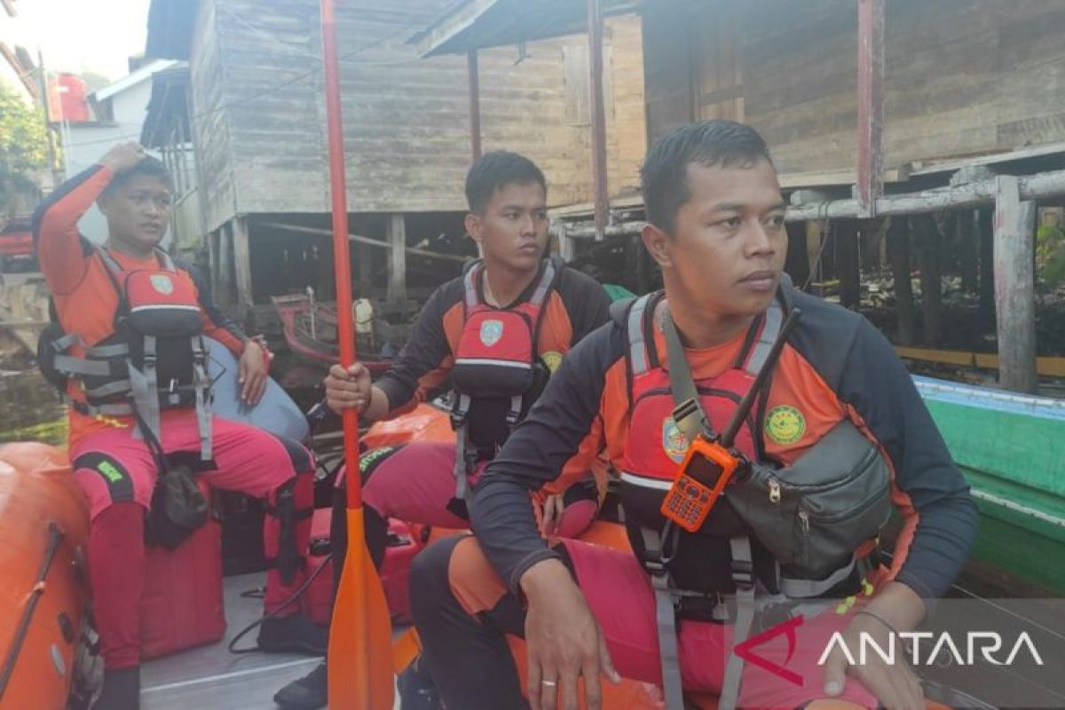 Tim SAR gabungan cari nelayan diduga terjatuh di aliran sungai Serdang