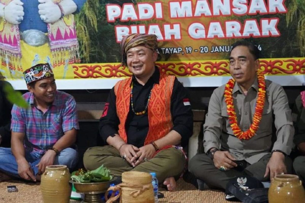 Sekda Ketapang menghadiri acara Adat Padi Mansak