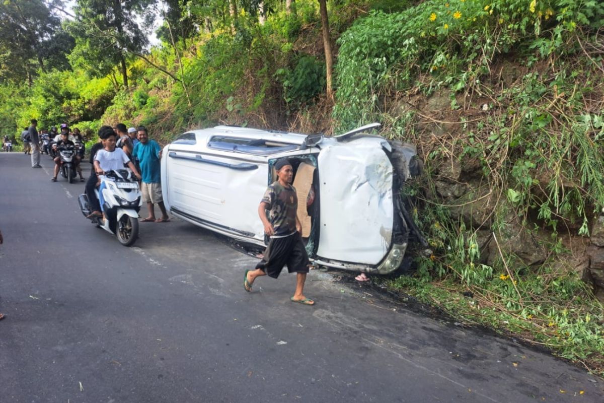 Fortuner terguling di Jalur Suela-Sembalun Lotim, Sembilan penumpang dilarikan ke rumah sakit