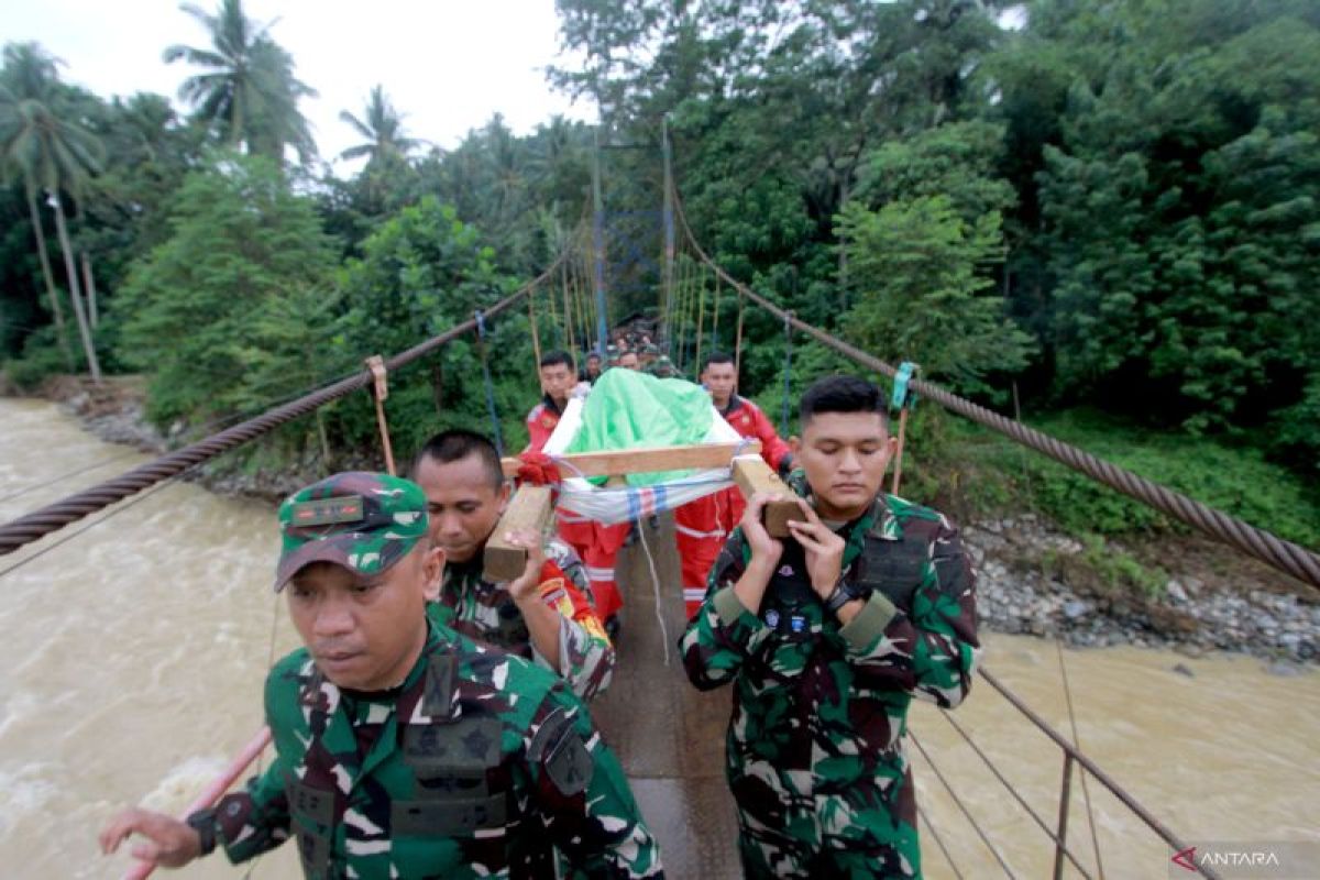 Kemarin, longsor di Gorontalo hingga aturan turunan UU Kesehatan