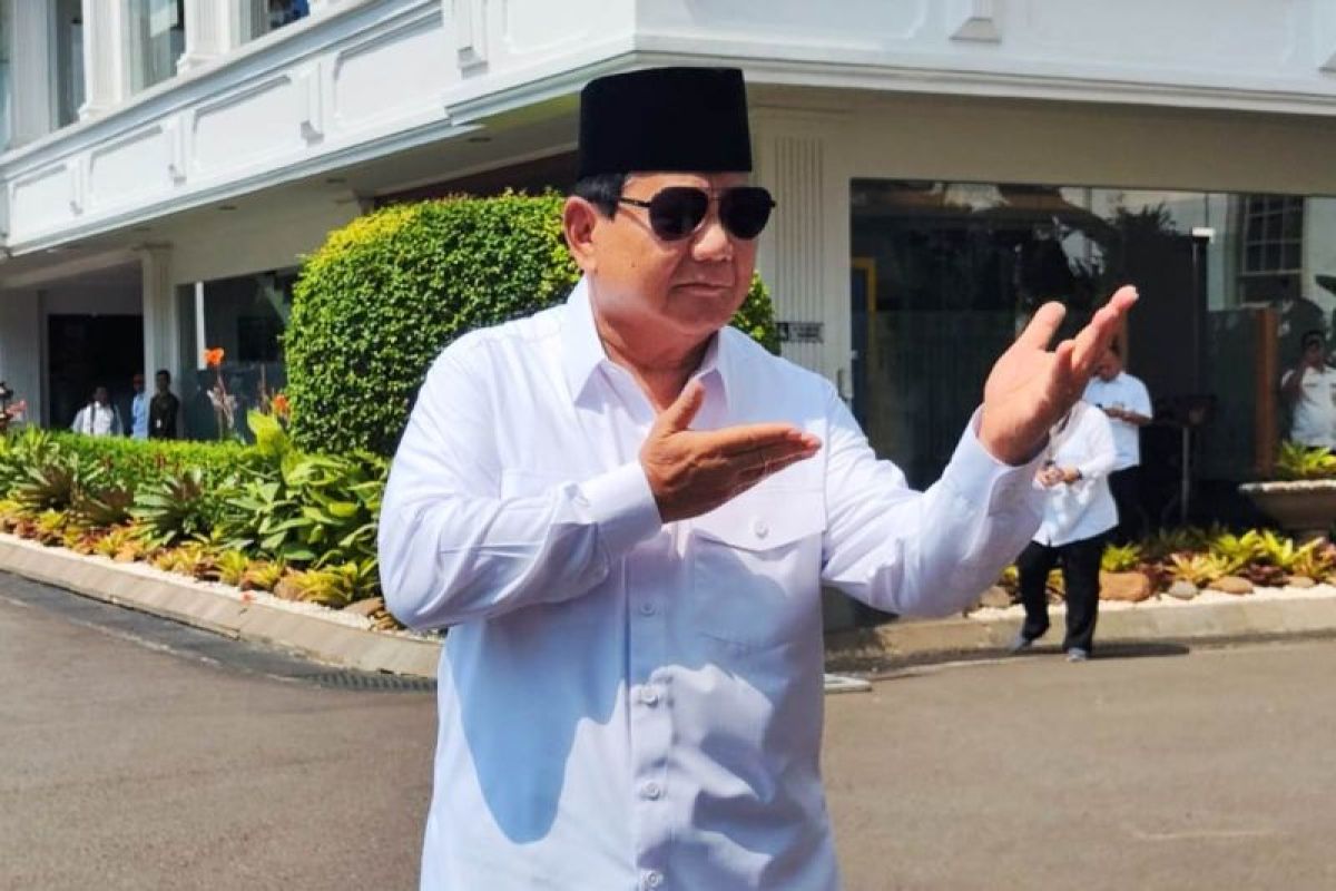 Prabowo berpose silat sambangi Istana perdana setelah operasi