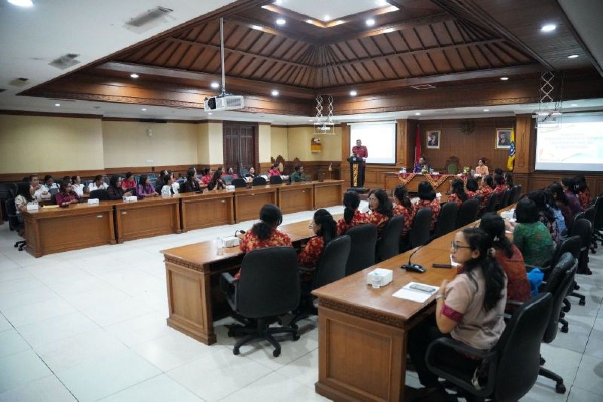 Pemkab Badung latih kemampuan industri rumahan ibu rumah tangga