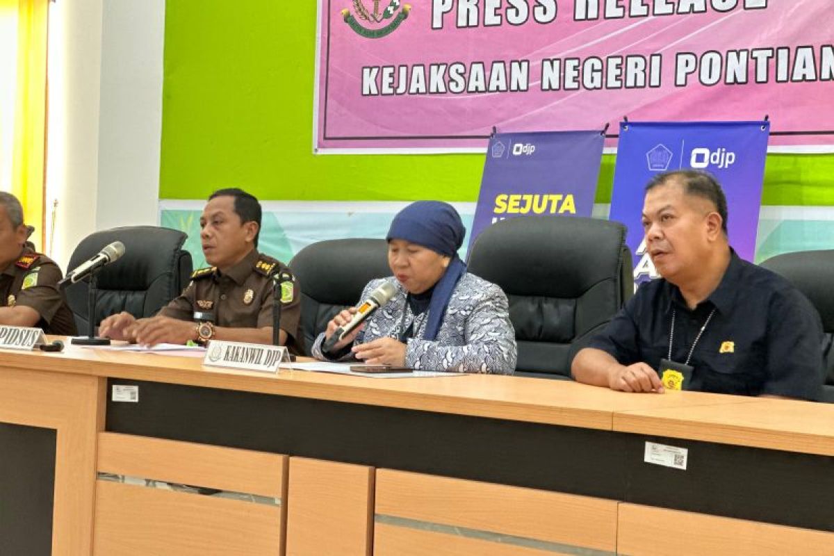 2 tersangka pidana perpajakan diserahkan ke Kejari Pontianak