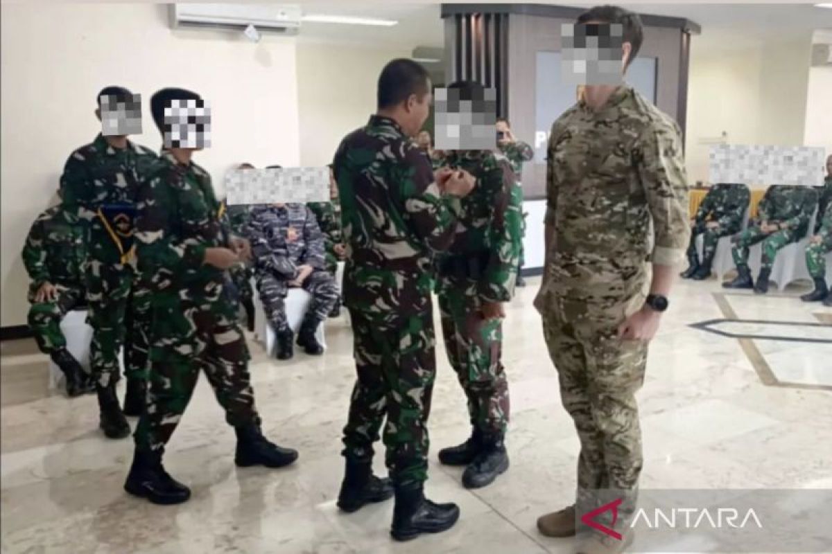 Kopaska-US Navy SEALs latihan perang laut di Jatim