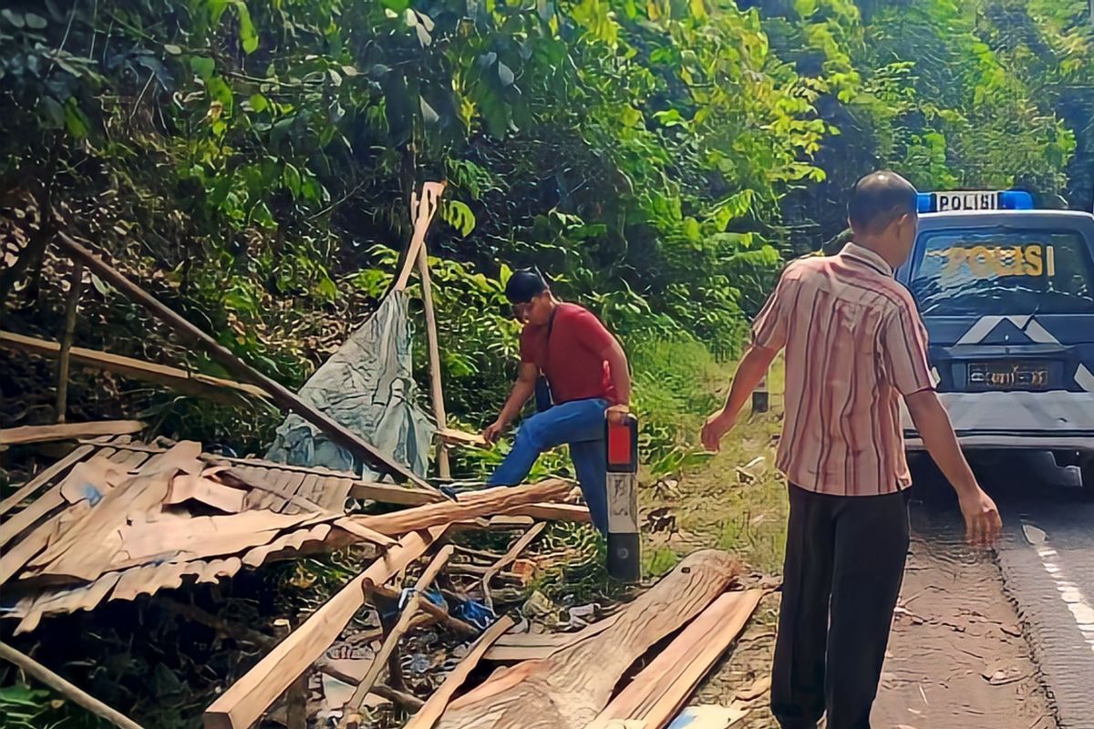 Polres OKU bongkar pos pungli di sepanjang Jalinsum