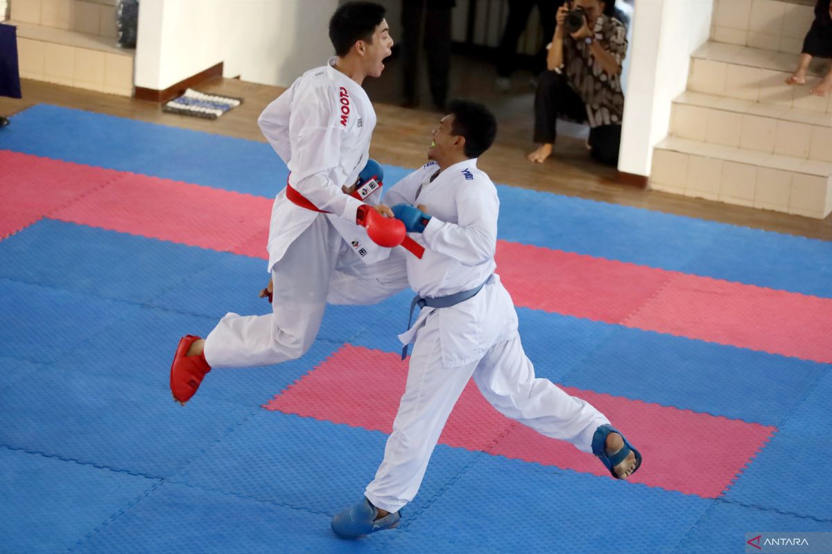 Karateka Jatim latih tanding lawan Korea Selatan jelang PON XXI 2024