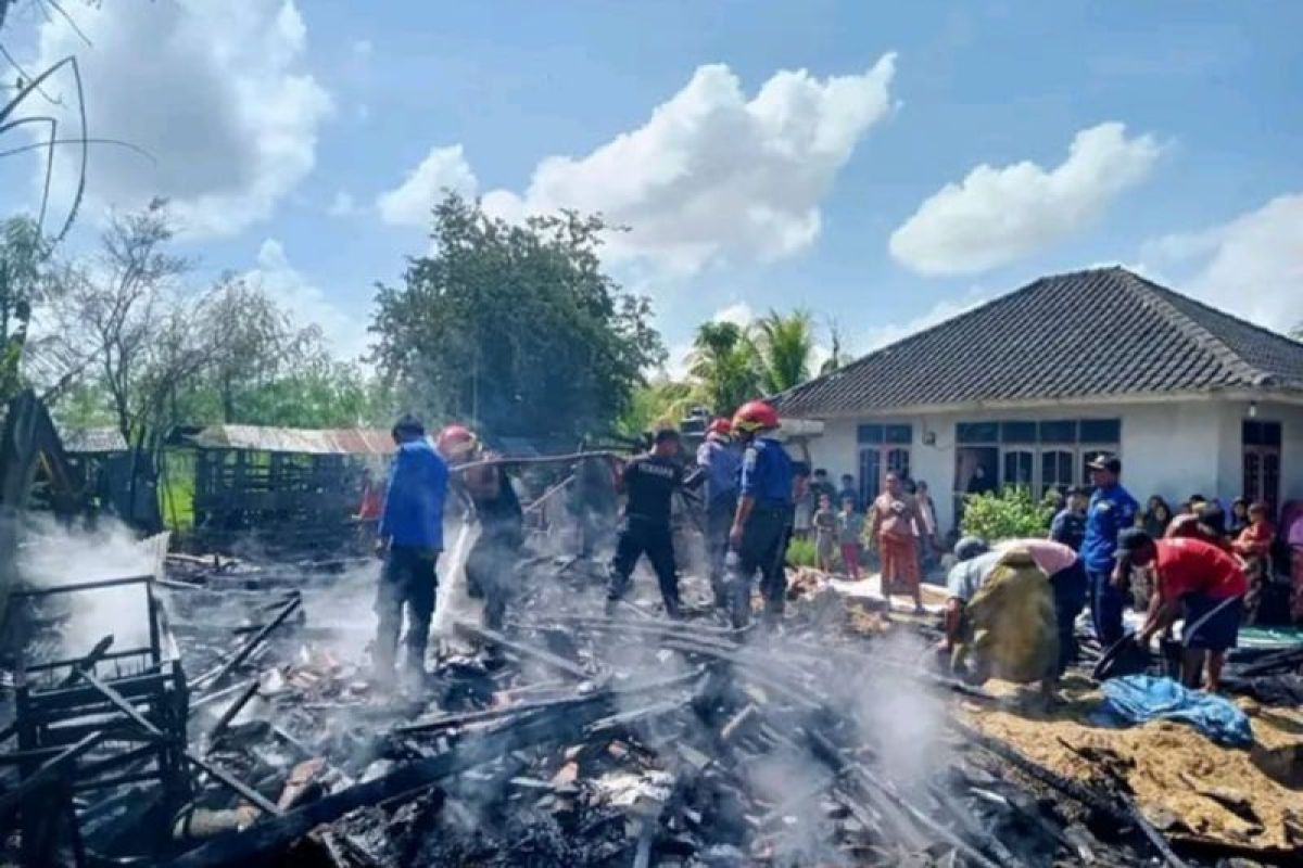 Sebuah rumah di Lombok Tengah ludes terbakar