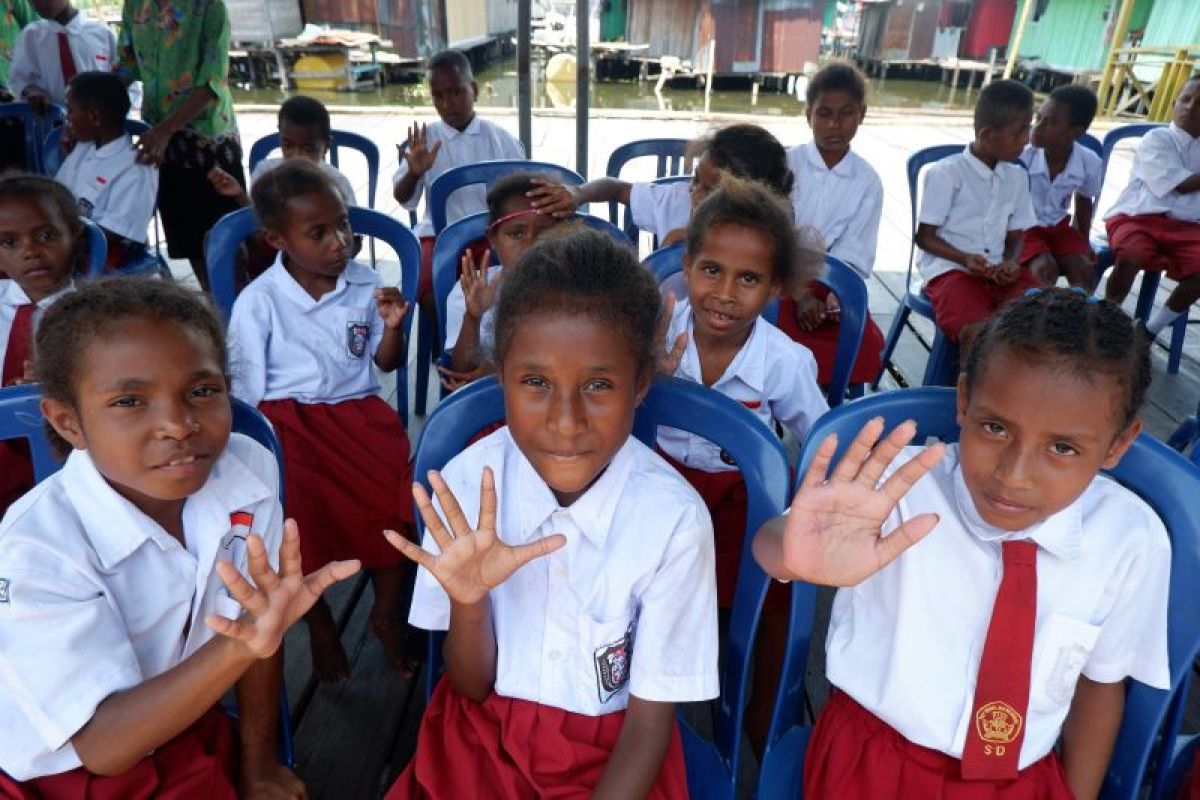 Papua makes cross-sector push for equal education in 3T areas